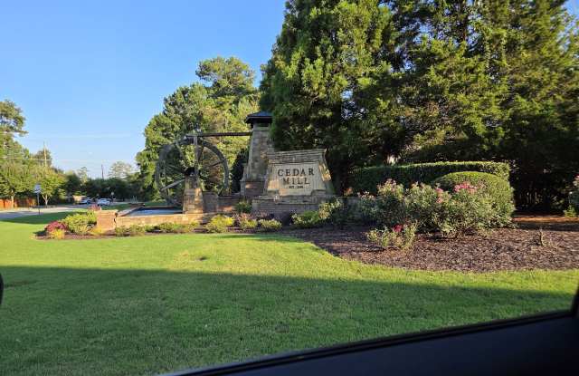 536 Longwood Place Gallery 2