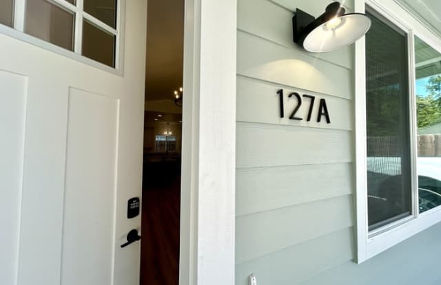 127 Clinton Avenue - 127 Clinton Avenue, Roseville, CA 95678