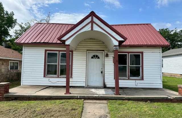 3 Bedroom and 1 Bathroom Home in Shawnee - 411 West Rosa Street, Shawnee, OK 74804 3 Bedroom and 1 Bathroom Home in Shawnee - 411 West Rosa Street, Shawnee, OK 74804