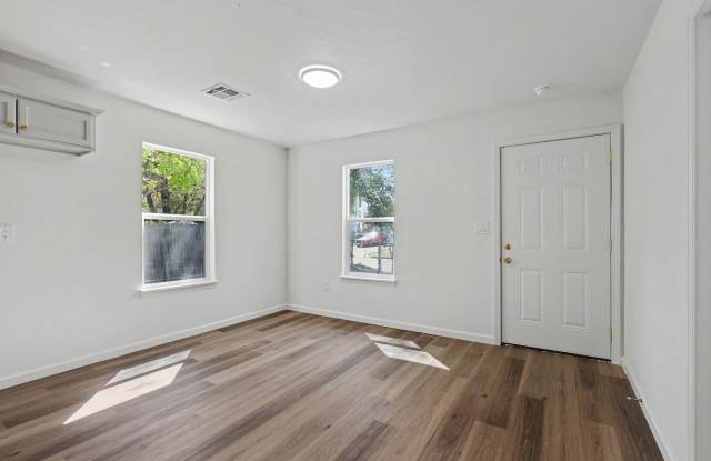 1217 Southwest 17th Street Gallery 3