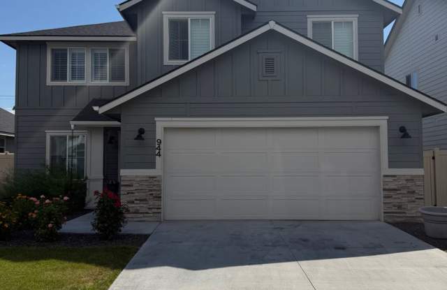 **$250 OFF MOVE IN SPECIAL! Newer 4-Bedroom Home + Office in a Prime Commuter Location!** photos photos