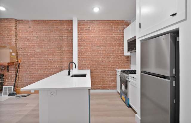 221 WASHINGTON ST Gallery 3