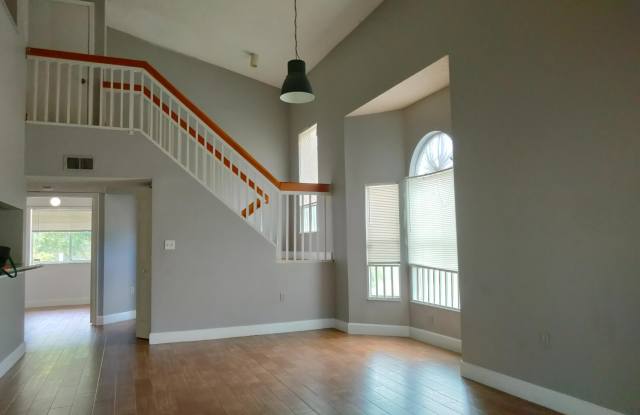 17201 GLENMOOR Drive Gallery 2