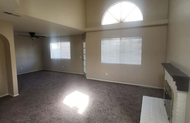 Nice 3 BR, 2.5 BA - New Paint & Carpet Gallery 4