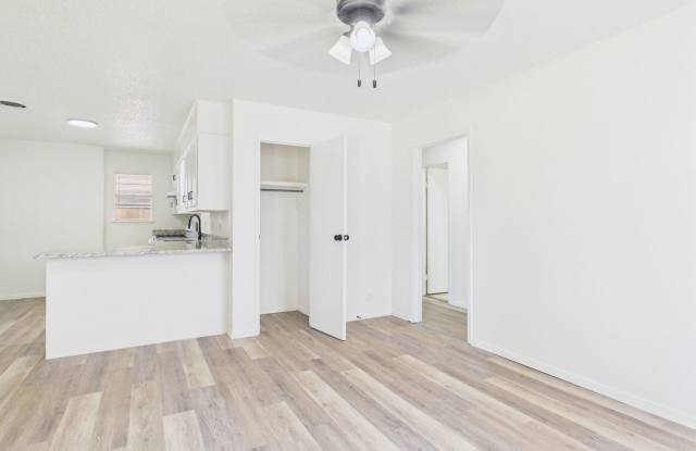 Adorable 2 bedroom 1 bath close to hospitals! Gallery 3