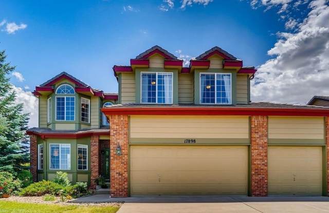 5 Bedroom 3 Bath single family home in Aurora - 17898 East Oakwood Lane, Arapahoe County, CO 80016