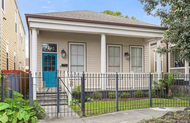 2423 REV JOHN RAPHAEL JR Way photos photos