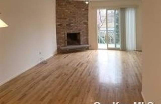 23 Pequot Avenue Gallery 2