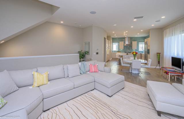 5933 Coral PL Gallery 3