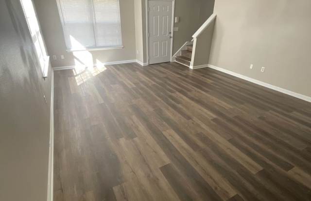 3 Bedroom, 1.5 Bathroom Single House Gallery 3