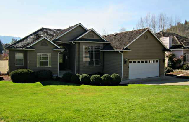 Beautiful Large 4 Bedroom Home in Hucrest! Gallery 1