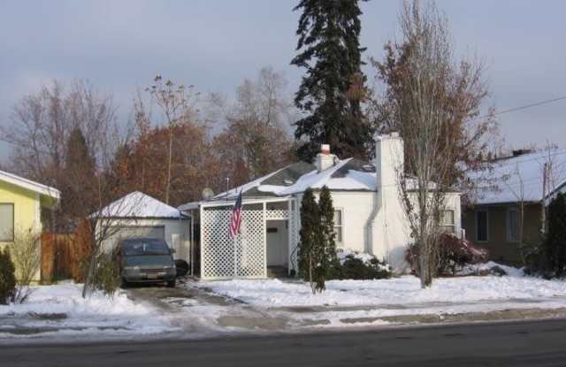 Charming 3 Bedroom, 2 Bath House For Rent!! photos photos