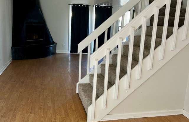 Great Town-Home!! Gallery 4