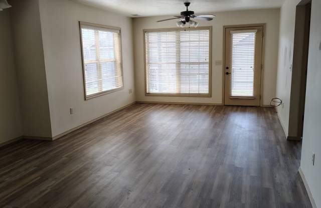 Condo for rent - 7 Par Lane, Stone County, MO 65737