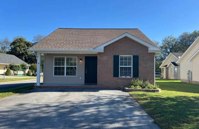 Super Cute 3/2 in Sevierville Close to everything! - 1509 River Colony Court, Sevierville, TN 37862