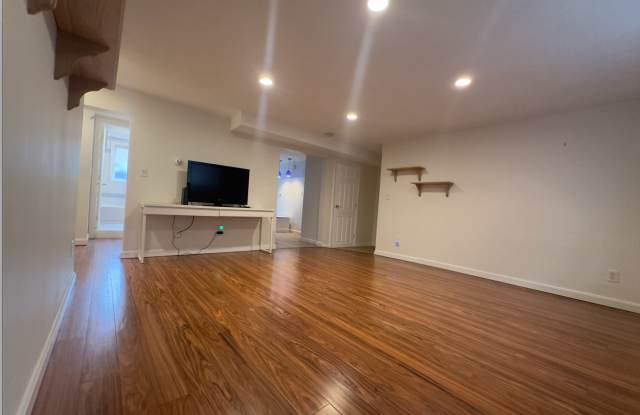 Spacious 2 Bed Condo In Chestnut Village Available For Rent NOW! photos photos Spacious 2 Bed Condo In Chestnut Village Available For Rent NOW! photos photos