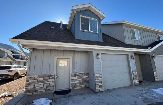 DARLING TWO BEDROOM TOWNHOME IN CEDAR CITY! - 1509 W Topaz, Cedar City, UT 84720