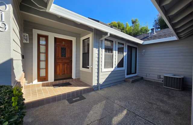 Desirable Westside Petaluma - Beautiful and well maintained 3 bedroom, 2 bath Gallery 4