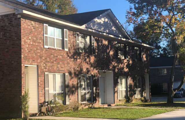 Townhouse unit in trendy Summerville photos photos