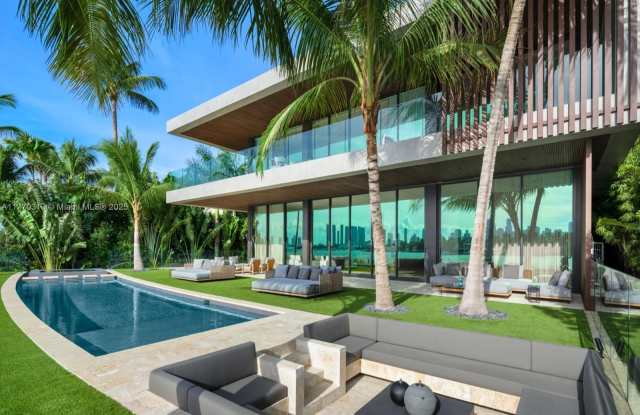 28 W Dilido Dr - 28 West Dilido Drive, Miami Beach, FL 33139