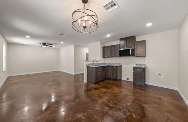 Spacious 3BR Duplex in Waco Gallery 1