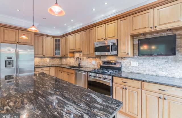 11557 LAUREL LAKE SQUARE Gallery 3