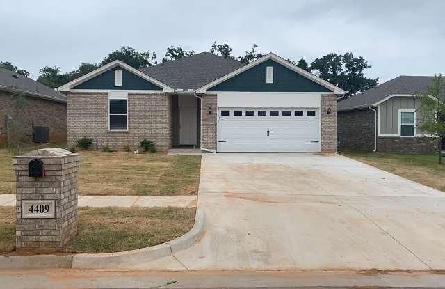 3 Bedroom 2 Bathroom 2 Car Garage Home in Oakdale School District photos photos
