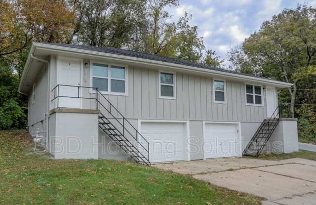 11813 Henry St Apt B - 11813 Henry Avenue, Sugar Creek, MO 64054