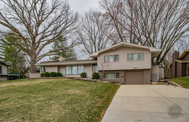 923 Edgewater Drive - 923 Edgewater Drive, Naperville, IL 60540
