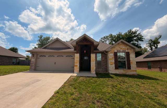 COMING SOON: Beautiful 3 Bed / 2 Bath Home in Webb City – 1104 Lakeview Drive photos photos