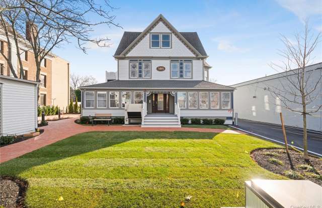 584 Main Street unit: 5 photos photos