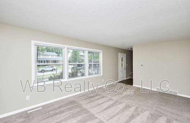 705 42nd St - 705 42nd Street, West Des Moines, IA 50265