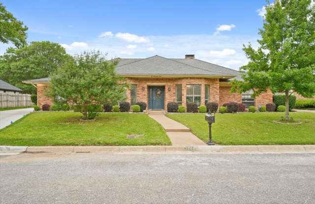 2004 Lake Country Drive - 2004 Lake Country Drive, Arlington, TX 76012