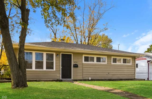4934 N Kenyon Drive photos photos