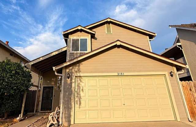 Flexible 3-Bedroom Home Near the University with Spacious Living & BBQ-Ready Backyard Gallery 1