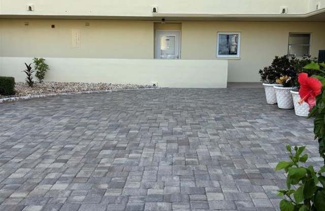 4725 COVE Circle Gallery 1