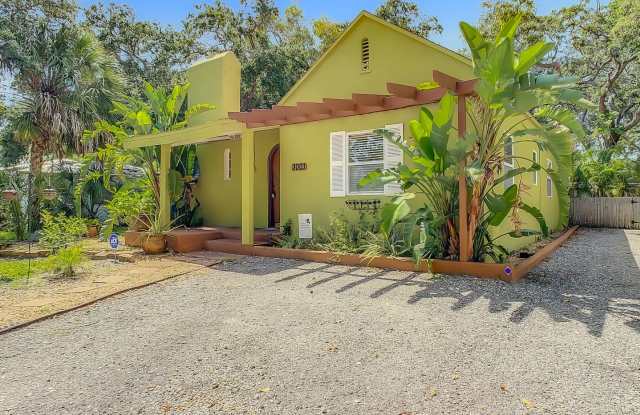 Charming Three bedroom one bath with huge backyard photos photos