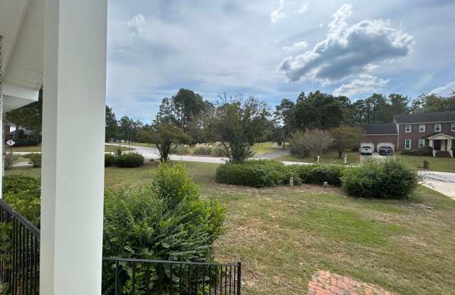AVAILABLE EARLY NOVEMBER! Updated Northeast Home With Golf Course Views. Gallery 4