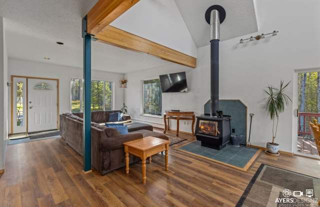 SEASONAL FURNISHED HOME Gallery 4
