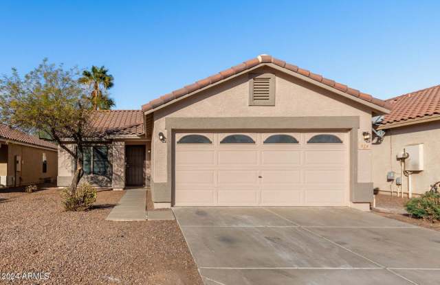 lovely 3-bed, 2-bath home that has been completely renovated! - 574 West Kingman Drive, Casa Grande, AZ 85122