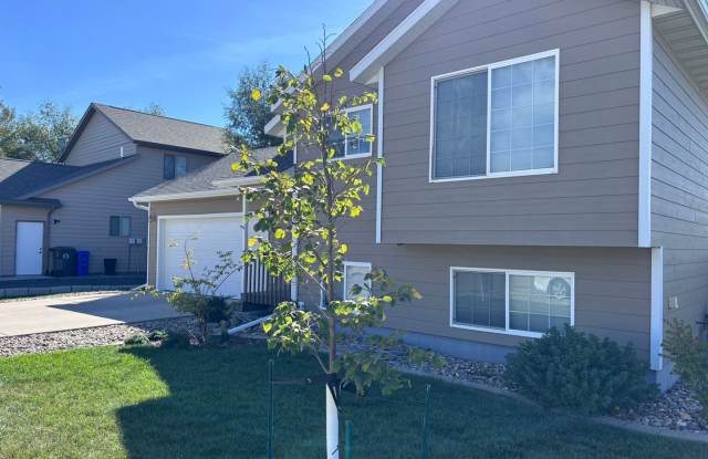 4 BED | 2 BATH | DOUBLE GARAGE | PET NEGOTIABLE | RAPID VALLEY Gallery 4