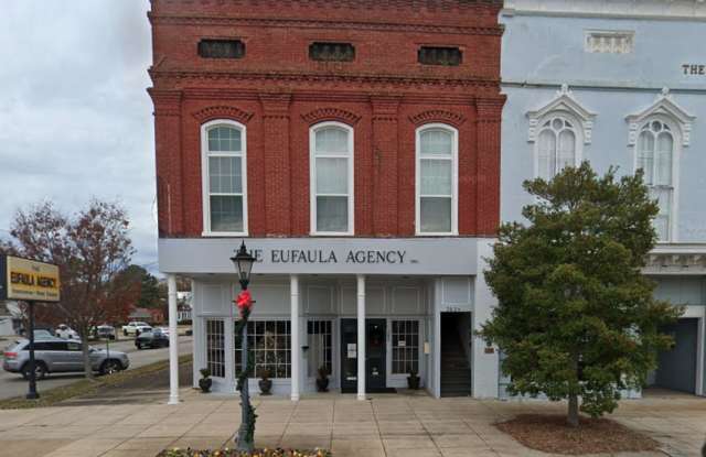 202 1/2 E. Broad STApt C photos photos