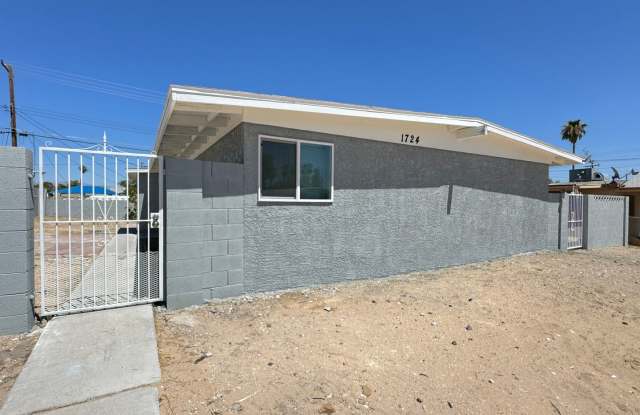 1724 Izabella Ave / Move-In Ready!! 5 Bed  2 Bath Home w/ NO HOA!! photos photos
