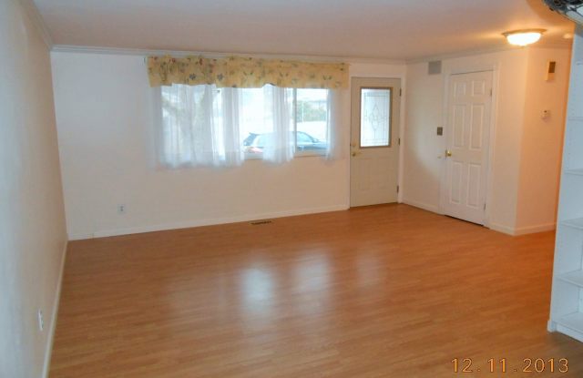 Beautiful 4 Bed 2 Bath Rambler Near Microsoft Gallery 3