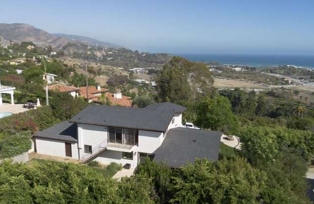 3505 Coast View Dr Gallery 1