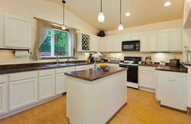 115 29th Street W Gallery 2