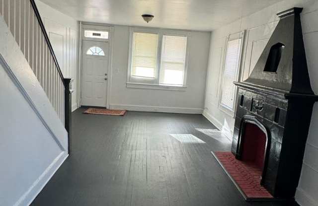 Recently Renovated Three Bed One Bath Ready For A New Tenant! Gallery 4