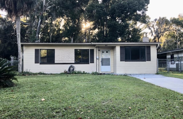 805 CYPRESS AVE - 805 Cypress Avenue North, Green Cove Springs, FL 32043