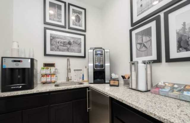 16132 Henderson Pass Gallery 4