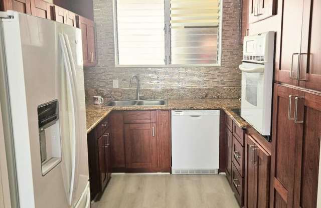 Stunning Newly Renovated 2BR/2BA Condo in Waikiki with Ocean & Mountain Views Gallery 3